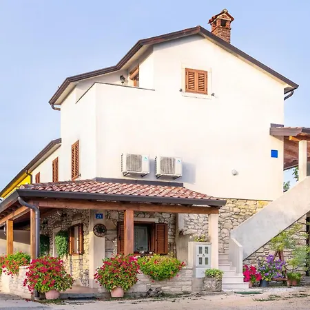 Apartment With A Parking Space Gornji Picudo, - 22354 Umag