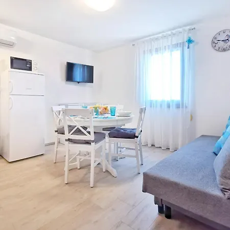 Apartment With A Parking Space Gornji Picudo, - 22354 Umag